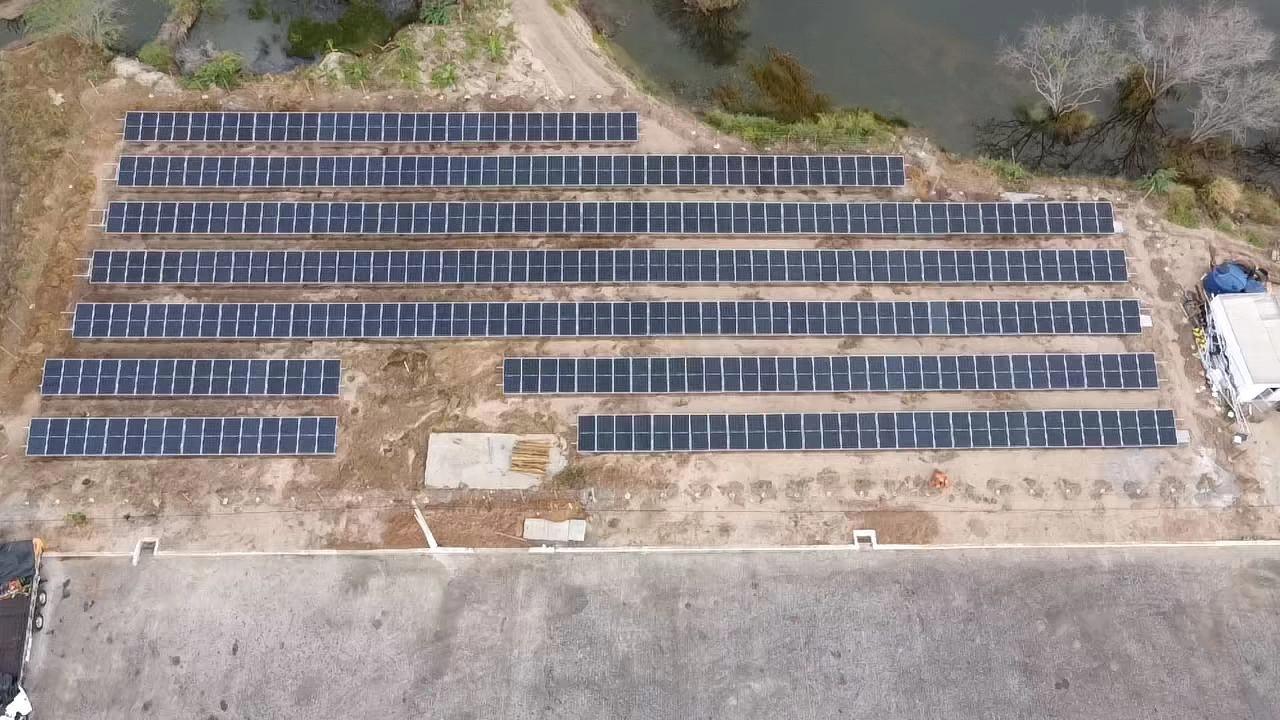 Usina solar em solo de um posto de combustível em Itatim